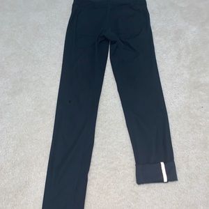 Black Lululemon women’s messenger pants